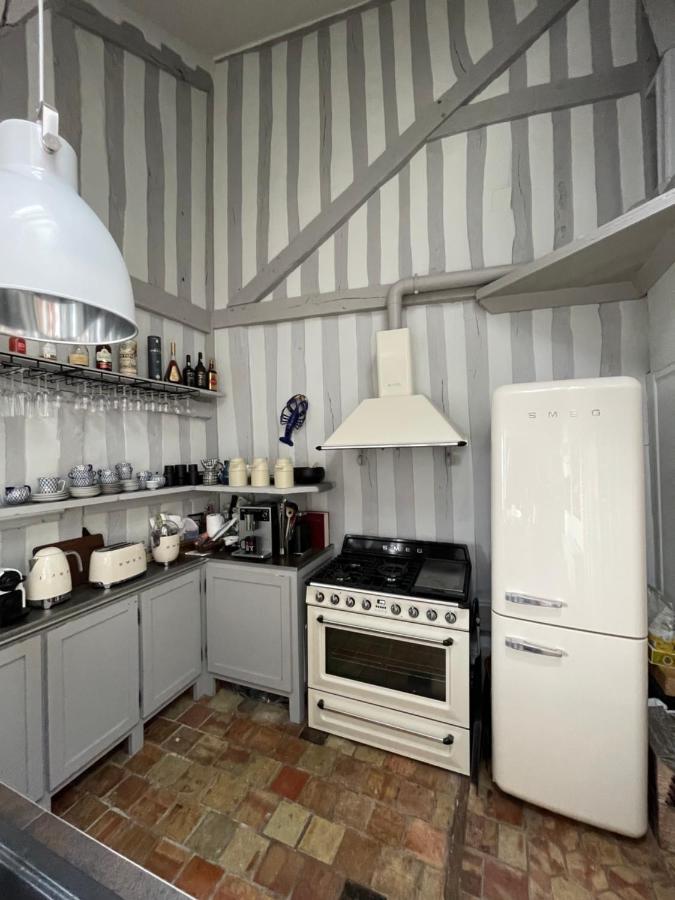 Le Loft Du Homard Bleu - Entre Ciel Et Mer - Free Parking 500M Honfleur Bagian luar foto
